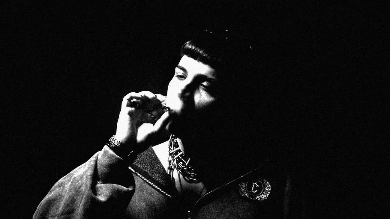 Retrato de Cap Kuo en penumbra